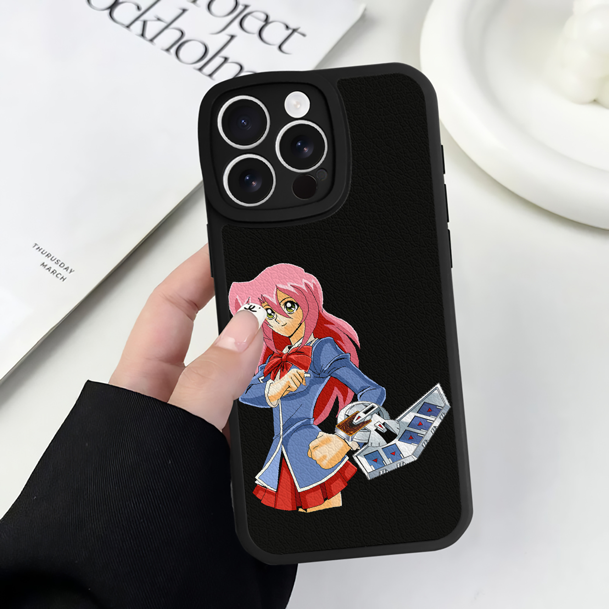 （画像用） 遊☆戯☆王 Yu-Gi-Oh! 【iPhone 16シリーズ対応】シリコンスマホケース（レザー調） 材質：シリコン